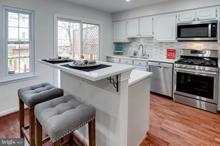 4288 Sleepy Lake Dr, Fairfax, Virginia 22033