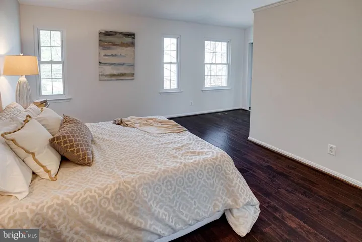 4288 Sleepy Lake Dr, Fairfax, Virginia 22033