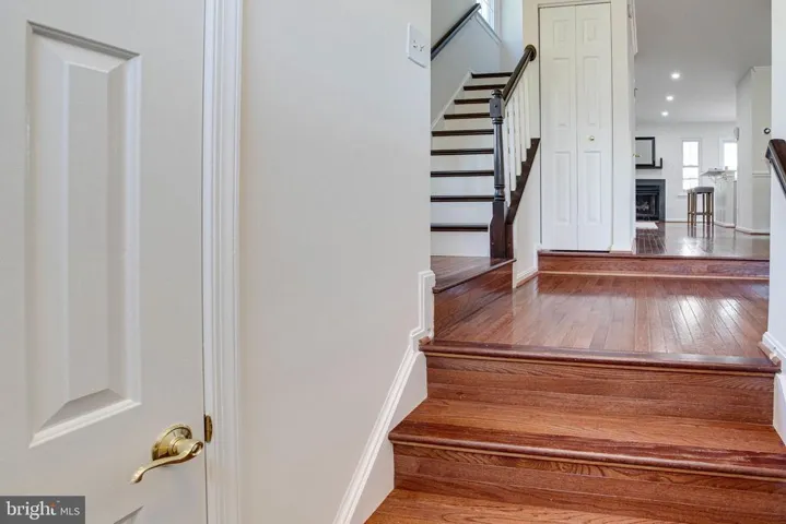 4288 Sleepy Lake Dr, Fairfax, Virginia 22033