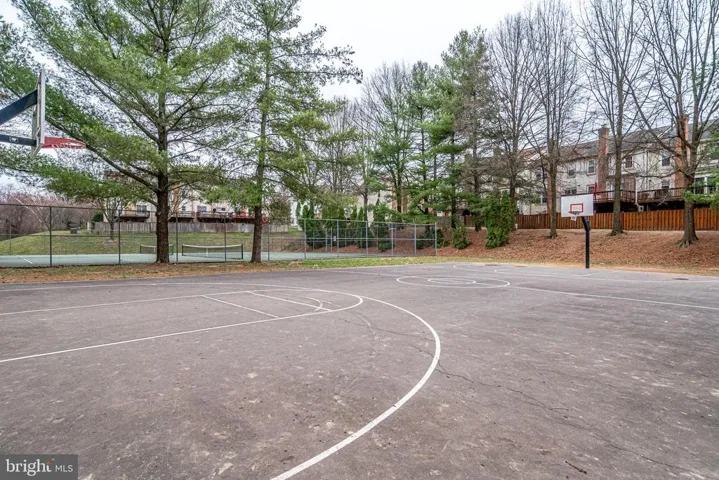 4288 Sleepy Lake Dr, Fairfax, Virginia 22033
