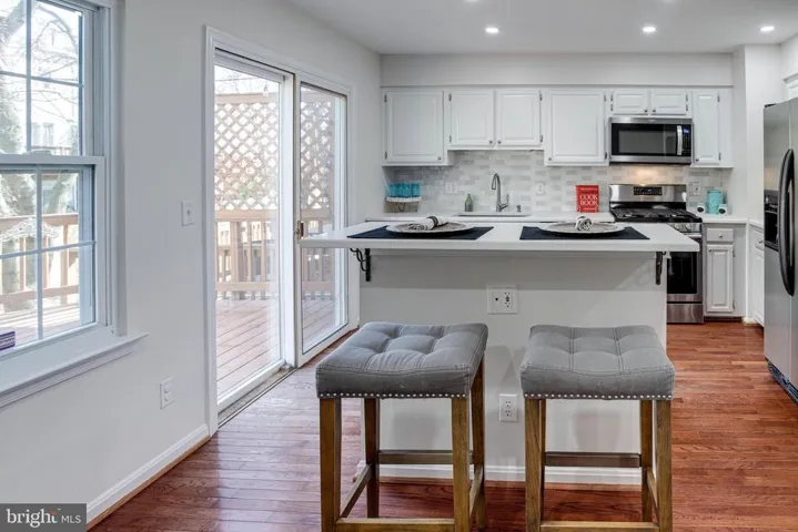 4288 Sleepy Lake Dr, Fairfax, Virginia 22033