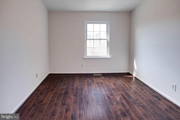 4288 Sleepy Lake Dr, Fairfax, Virginia 22033