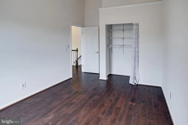 4288 Sleepy Lake Dr, Fairfax, Virginia 22033