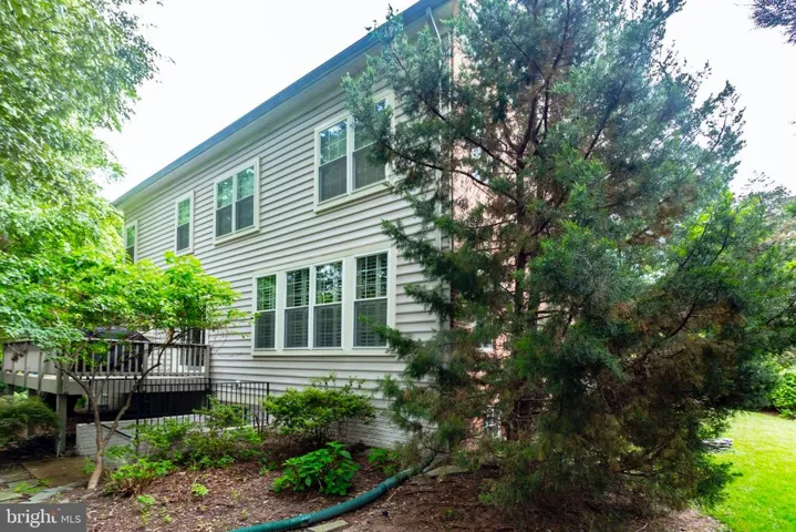6711 Lake Village Dr, Alexandria, Virginia 22315