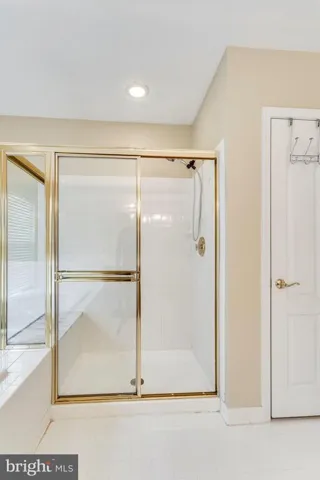 6711 Lake Village Dr, Alexandria, Virginia 22315