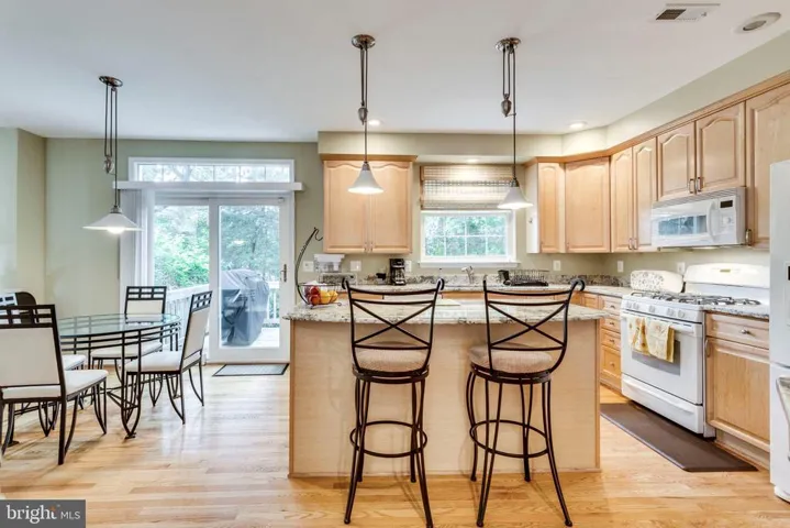 6711 Lake Village Dr, Alexandria, Virginia 22315