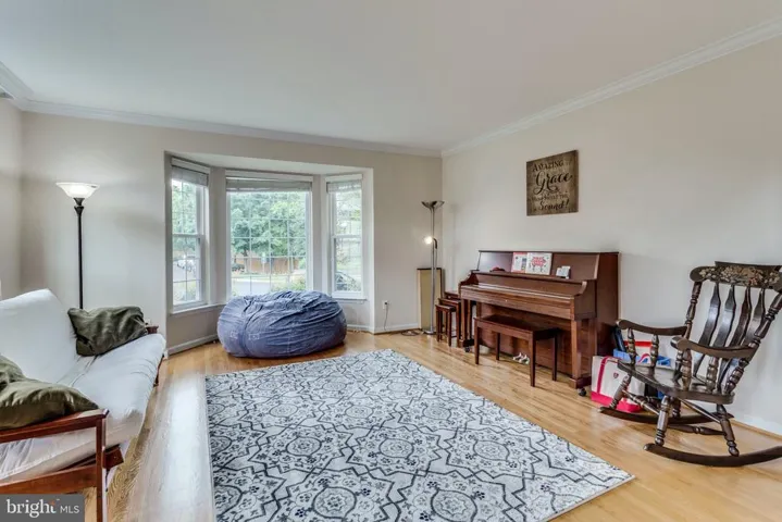 6711 Lake Village Dr, Alexandria, Virginia 22315