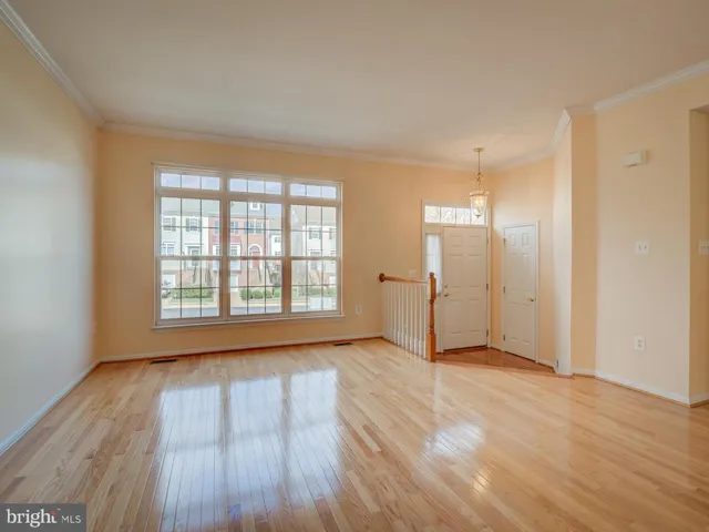 7355 Bloomington, Springfield, Virginia 22150