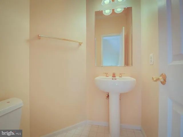 7355 Bloomington, Springfield, Virginia 22150