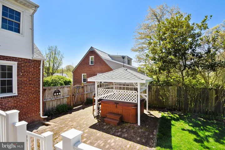 2912 Stuart Dr, Falls Church, Virginia 22042