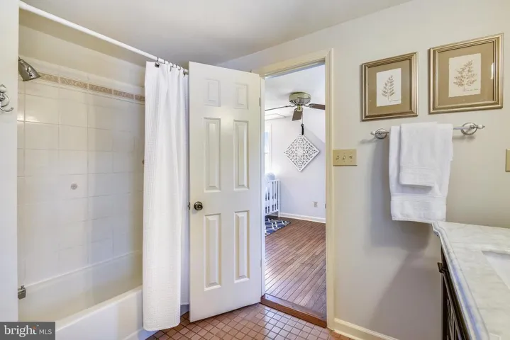 2912 Stuart Dr, Falls Church, Virginia 22042