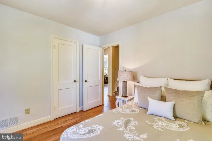 2912 Stuart Dr, Falls Church, Virginia 22042