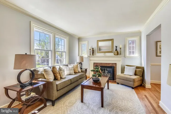 2912 Stuart Dr, Falls Church, Virginia 22042