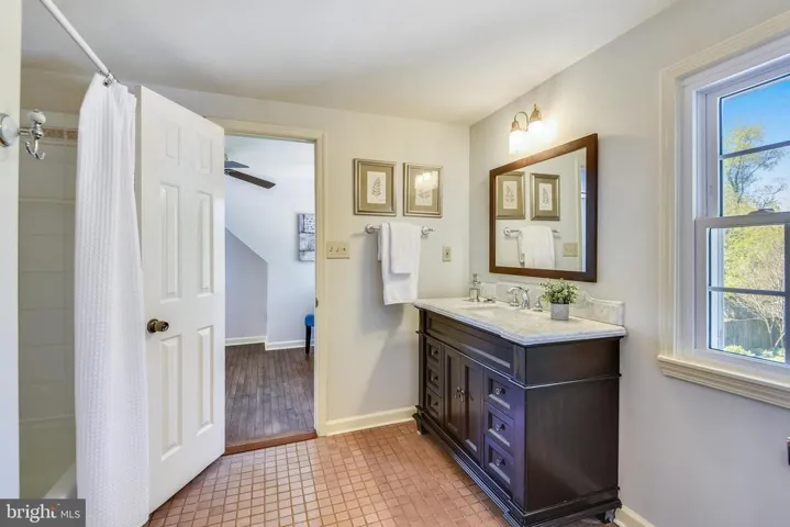 2912 Stuart Dr, Falls Church, Virginia 22042