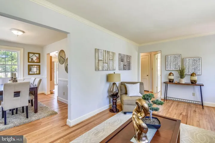 2912 Stuart Dr, Falls Church, Virginia 22042