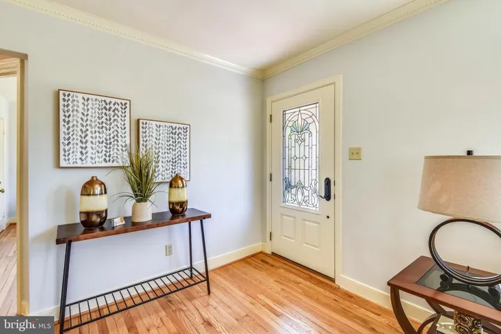 2912 Stuart Dr, Falls Church, Virginia 22042