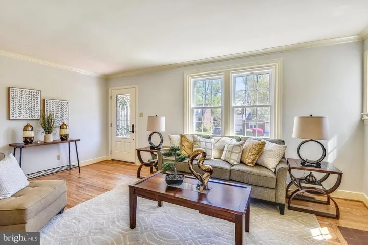 2912 Stuart Dr, Falls Church, Virginia 22042
