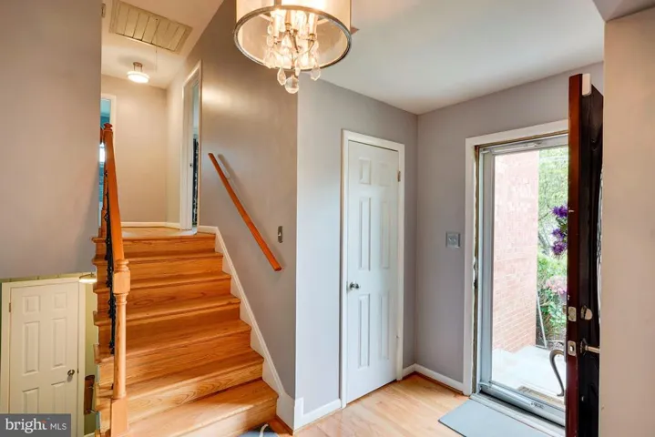 1325 N Ivanhoe St, Alexandria, Virginia 22304