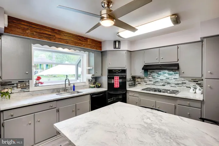 1325 N Ivanhoe St, Alexandria, Virginia 22304
