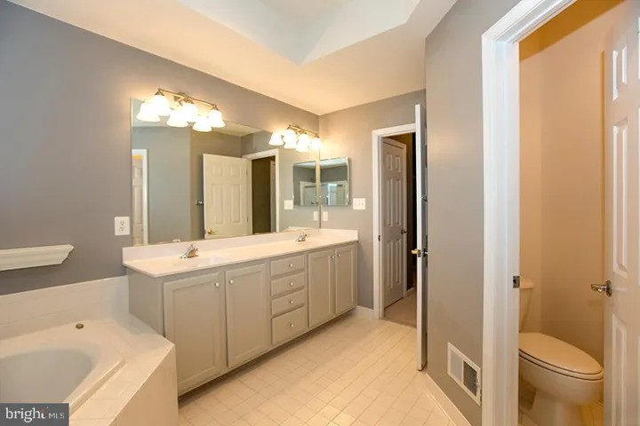 42469 Regal Wood Dr, Brambleton, Virginia 20148