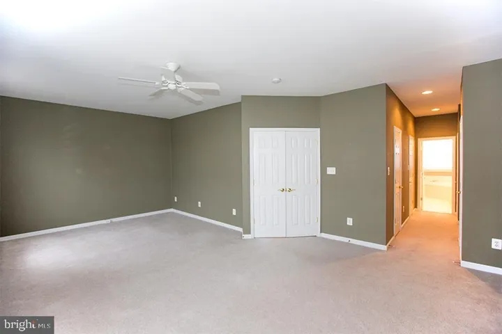 42469 Regal Wood Dr, Brambleton, Virginia 20148