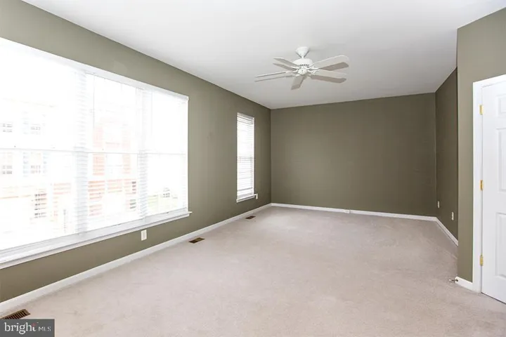 42469 Regal Wood Dr, Brambleton, Virginia 20148