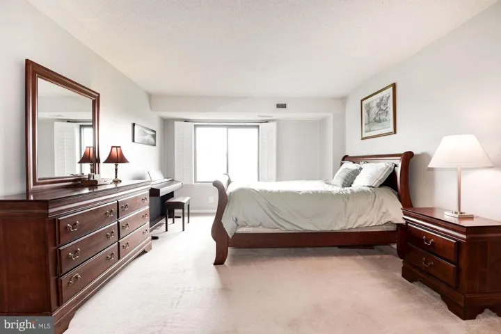 3800 Powell Ln #1125, Falls Church, Virginia 22041