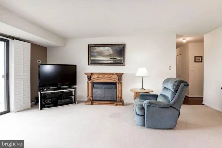 3800 Powell Ln #1125, Falls Church, Virginia 22041