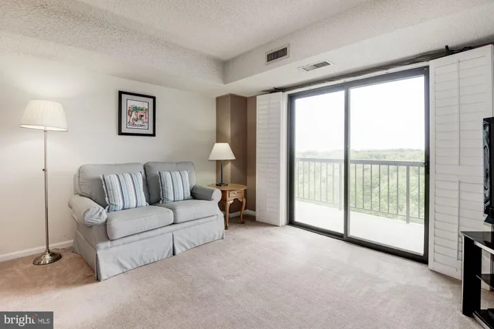 3800 Powell Ln #1125, Falls Church, Virginia 22041