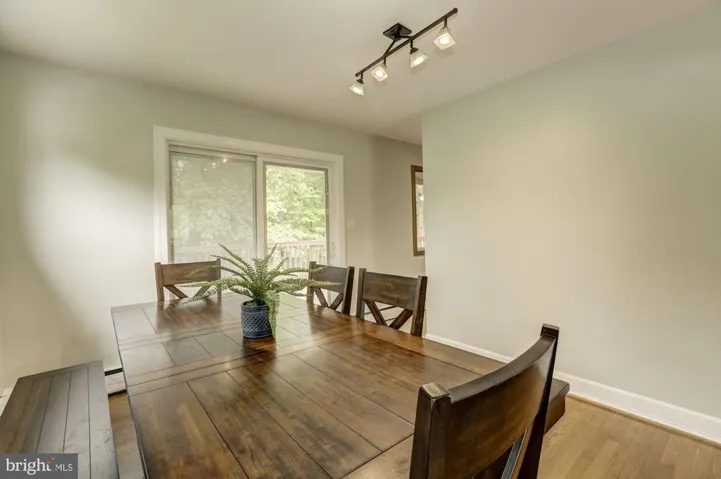 10136 Spring Lake Ter, Fairfax, Virginia 22030