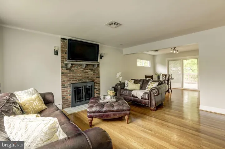 10136 Spring Lake Ter, Fairfax, Virginia 22030