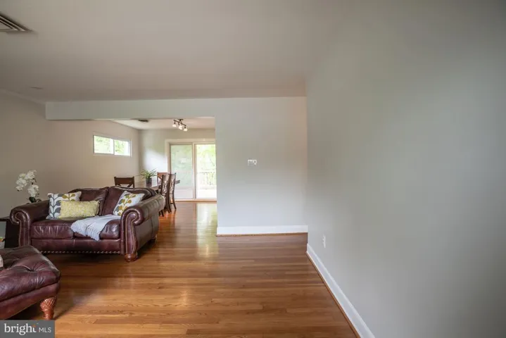 10136 Spring Lake Ter, Fairfax, Virginia 22030