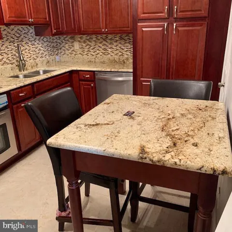 205 Yoakum Pkwy #1206, Alexandria, Virginia 22304
