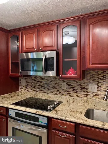 205 Yoakum Pkwy #1206, Alexandria, Virginia 22304