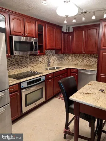 205 Yoakum Pkwy #1206, Alexandria, Virginia 22304