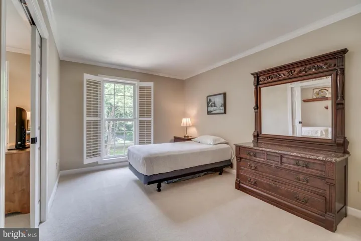 3817 Parkland Dr, Fairfax, Virginia 22033