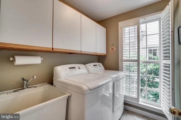 3817 Parkland Dr, Fairfax, Virginia 22033