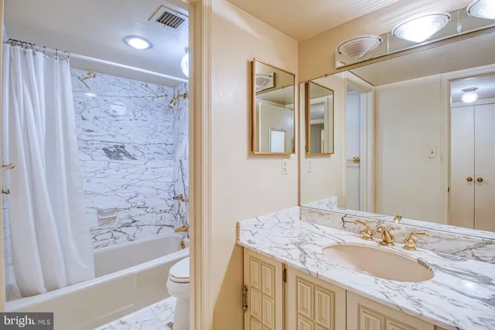 1101 S Arlington Ridge Rd #1001, Arlington, Virginia 22202
