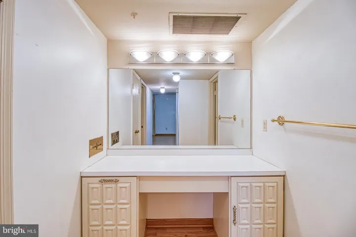1101 S Arlington Ridge Rd #1001, Arlington, Virginia 22202