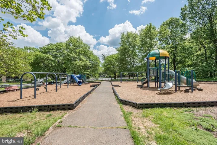 10302 Appalachian Cir #8-206, Oakton, Virginia 22124