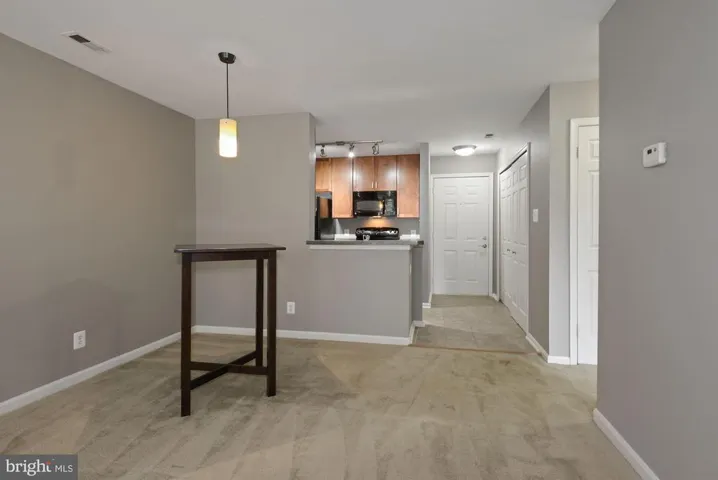 10302 Appalachian Cir #8-206, Oakton, Virginia 22124