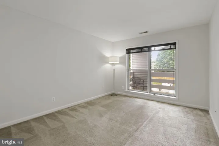 10302 Appalachian Cir #8-206, Oakton, Virginia 22124