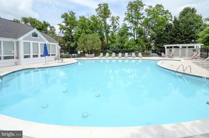 10302 Appalachian Cir #8-206, Oakton, Virginia 22124