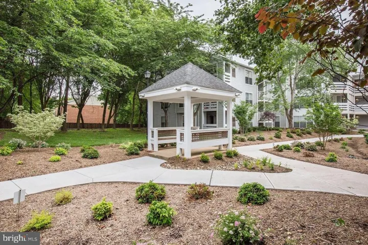 10302 Appalachian Cir #8-206, Oakton, Virginia 22124