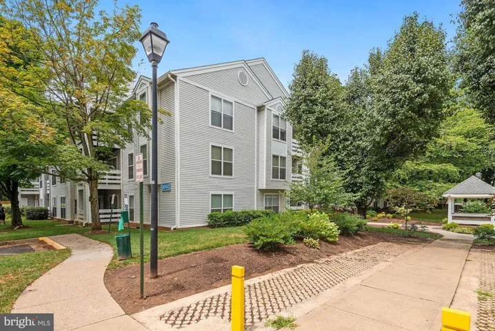 10302 Appalachian Cir #8-206, Oakton, Virginia 22124