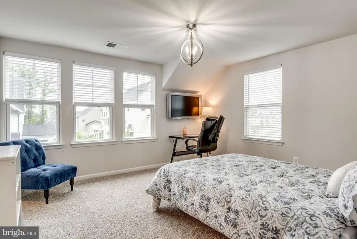 2082 Twin Six Ln, Dumfries, Virginia 22026
