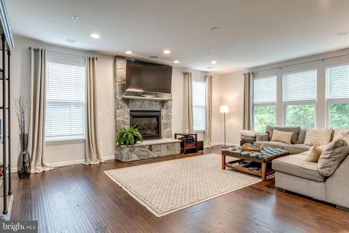 2082 Twin Six Ln, Dumfries, Virginia 22026