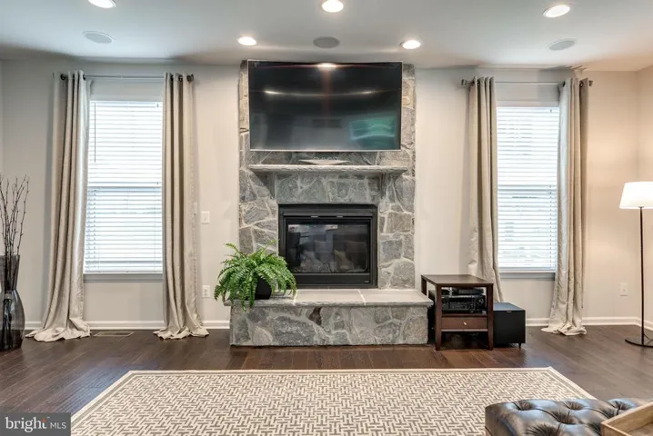2082 Twin Six Ln, Dumfries, Virginia 22026