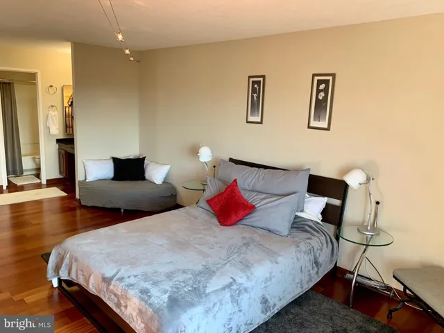 307 Yoakum Pkwy #1722, Alexandria, Virginia 22304