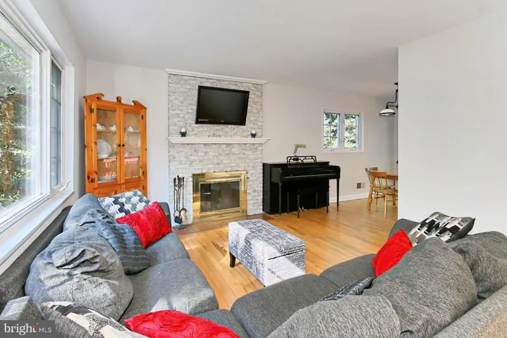 7116 Village Dr, Annandale, Virginia 22003
